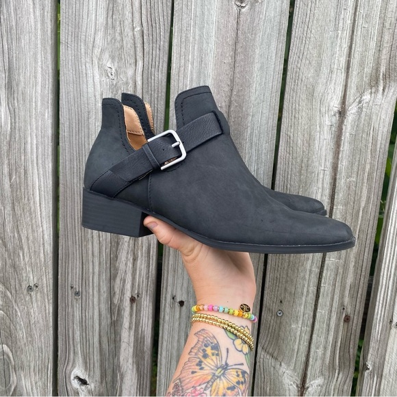 Wonderly Black Charcoal Pointed Ankle Boots with Silver Buckle size 8 - Picture 1 of 6